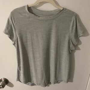 Old Navy Women’s Light Gray Short Sleeve Active Tee